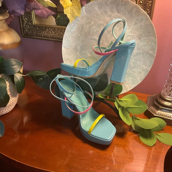 Marc Fischer Acres Heeled Strapy Sandal. In yellow, pink and blue. NWT’S. Size 6 - Picture 12 of 13